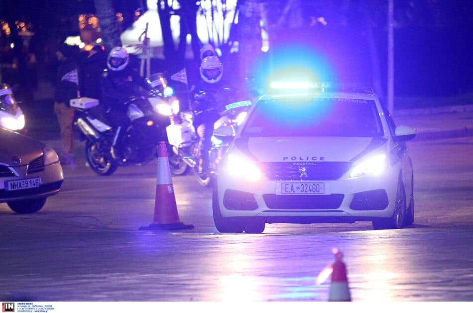 Ατύχημα με τρόλεϊ στη Δραπετσώνα: Επιβάτης πιάστηκε στα χέρια με οδηγό και το όχημα έπεσε σε κολώνα