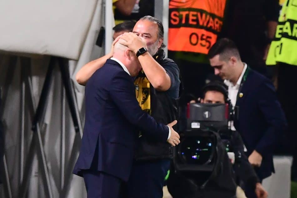 Η αγκαλιά του Ηλιόπουλου στον Νίκολιτς μετά την νίκη κόντρα στην Αμπερντίν!