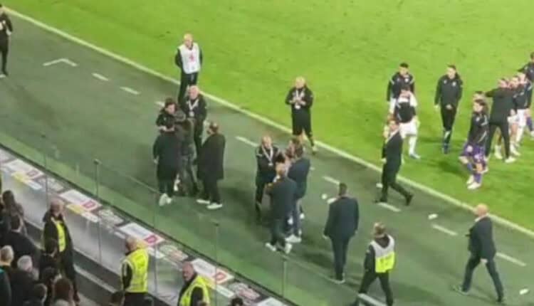 Ο Μιχαηλίδης έκανε… τσαμπουκά σε ball boy της ΑΕΚ (VIDEO)