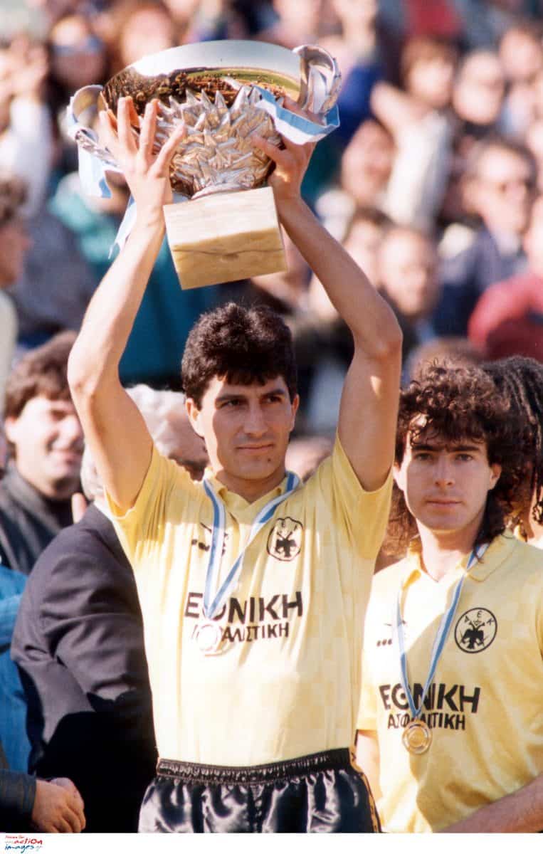 Σαν σήμερα το 1989: Η ΑΕΚ σηκώνει το περσινό πρωτάθλημα κόντρα στον Ολυμπιακό!