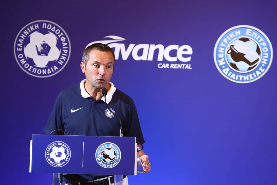 Νέα καταγγελία κατά του Λανουά: «Αντί να βλέπει το ματς, έπαιζε με το κινητό του!»