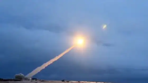 Το νέο υπερόπλο της Ρωσίας: Ο «ανίκητος» πυρηνικός πύραυλος με τον οποίο ο Πούτιν μπορεί να διαλύσει τη Νέα Υόρκη