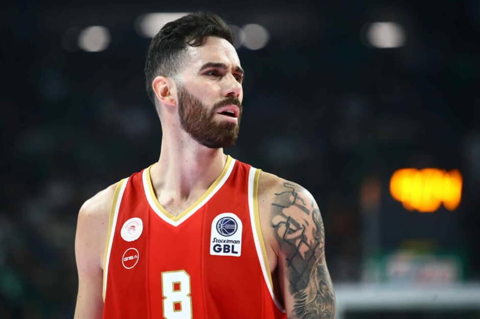 Σοκαριστικές αποκαλύψεις εναντίον του Βιλντόζα: «Με άρπαξε από τον λαιμό, ενώ η σύζυγος του μου τραβούσε τα μαλλιά»