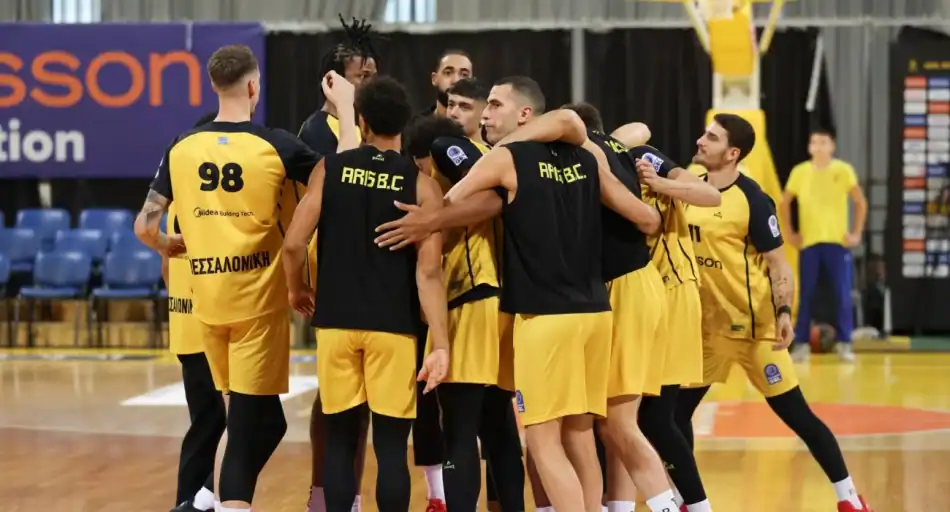Με υπηρεσιακό δίδυμο προπονητών και πάνοπλος στην Αθήνα ο Άρης ενόψει Πανιωνίου
