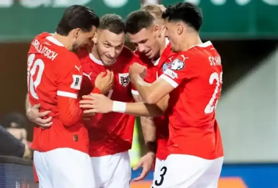 Νίκη-πρόκριση για Αυστρία