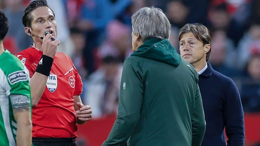 Στα… σχοινιά ο Αλμέιδα – Η Σεβίλλη ηττήθηκε (0-2) από την Μπέτις στο ντέρμπι της Ανδαλουσίας