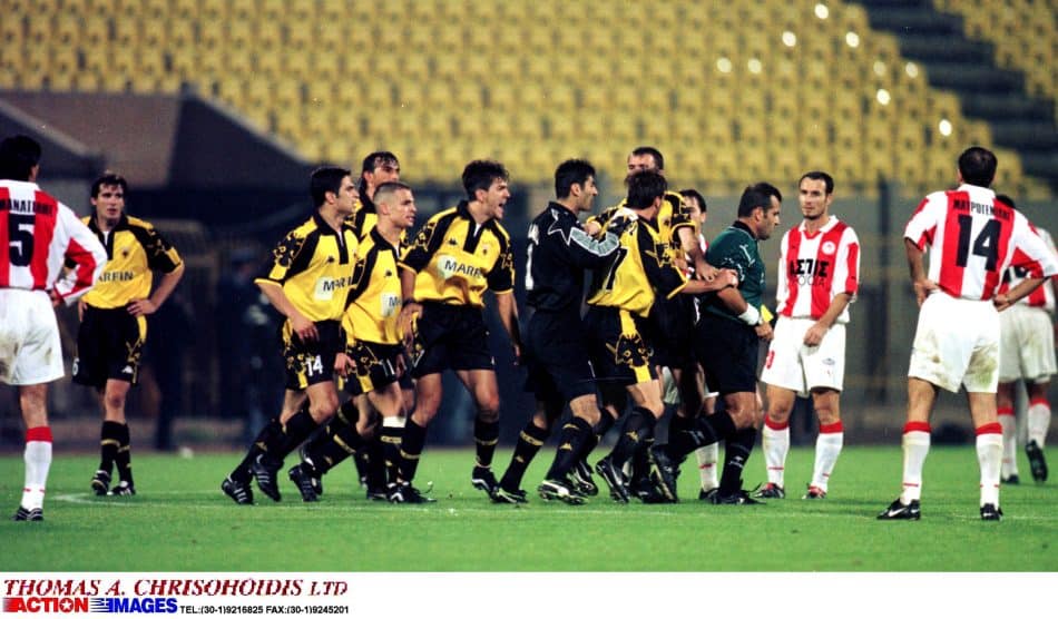 Σαν σήμερα το 1999: Ο Δημητρόπουλος «σφάζει» την ΑΕΚ, πιστολίδια στο Members Club και… αποχωρήσεις από την Εθνική (VIDEO)