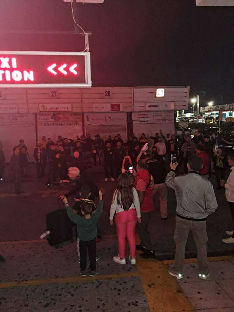 Χαμός για την ΑΕΚ στην Κρήτη – Τρομερή η υποδοχή των Ενωσιτών στην αποστολή!