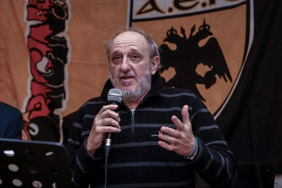 «Αδέλφια μας Ενωσίτες μείνετε ενωμένοι»: Τοποθετήθηκε γρανιτένια πλακέτα στη Θύρα 40 προς τιμήν του Δημήτρη Χατζηχρήστου (ΦΩΤΟ)