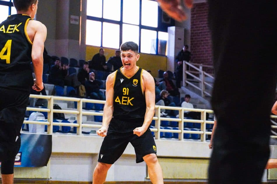 Τρομεροί οι Εφηβοι της ΑΕΚ, νίκησαν (73-70) τον Παναθηναϊκό – Τρελοί πανηγυρισμοί στα αποδυτήρια (VIDEO)