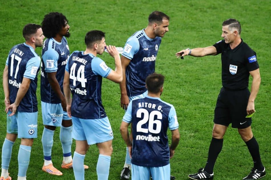 Κλασικό πέναλτι Ολυμπιακού σε αλληλοτράβηγμα Τσακμάκη με Ελ Κααμπί