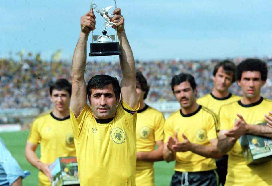 Σαν σήμερα το 1942: Γεννιέται η «φωνή» της ΑΕΚ, ο Μίμης Παπαϊωάννου!