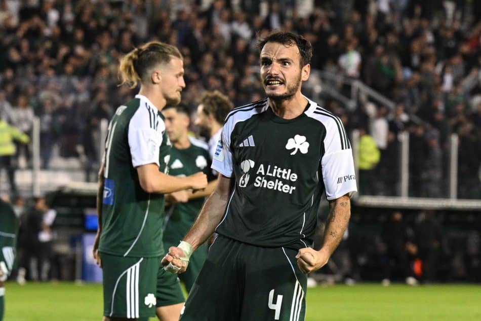 Αγωνία στην Εθνική για Ιωαννίδη: Εμφανίστηκε με πατερίτσες στο αεροδρόμιο