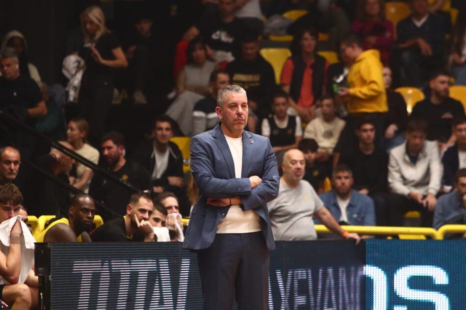 Δεν έκανε καμία δήλωση ο Παπαθεοδώρου μετά την ήττα από την ΑΕΚ!