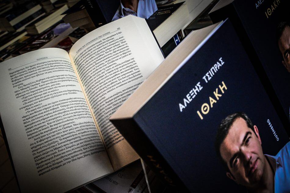 Ξεπέρασε τις 33.000 πωλήσεις σε μία μέρα η «Ιθάκη» του Αλέξη Τσίπρα