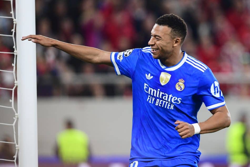 Εμπαπέ: «Άκουγα τους φίλους του Ολυμπιακού να λένε συνθήματα σε κακά γαλλικά, έχουν κακή προφορά»