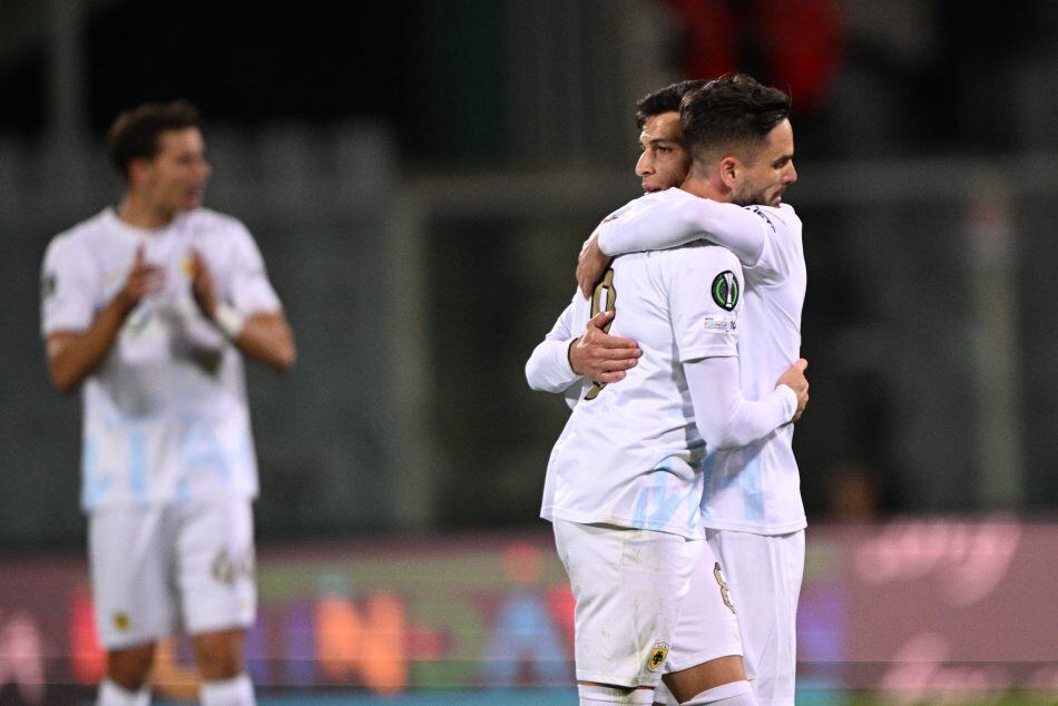 Oι οπαδοί της ΑΕΚ αποθεώσαν τον Γκατσίνοβιτς όταν βγήκε αλλαγή (VIDEO)