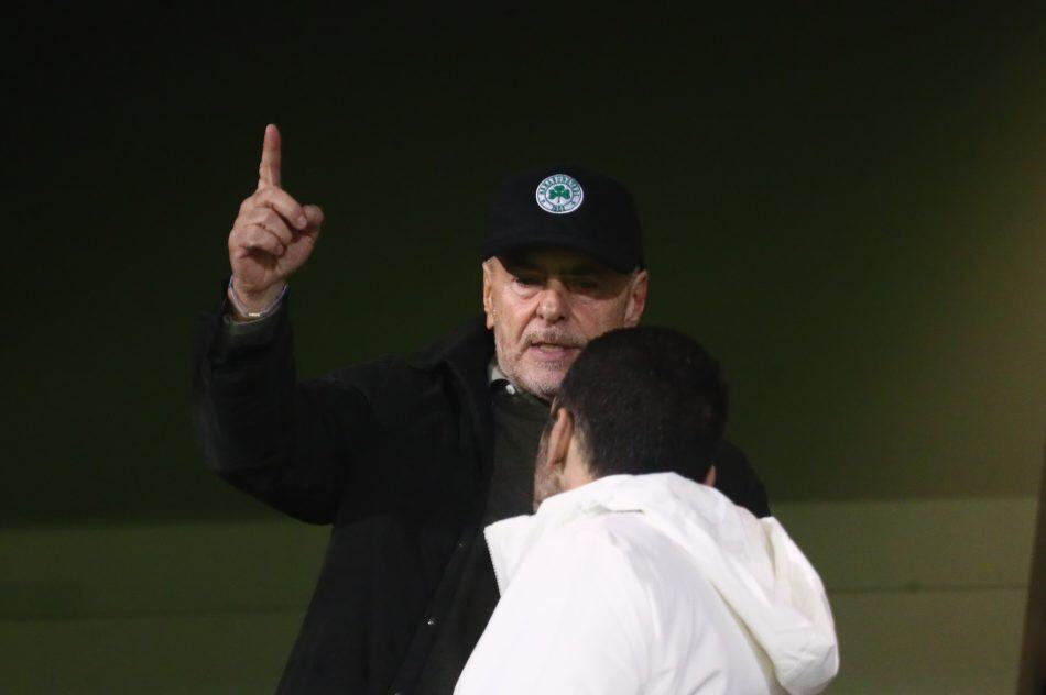 Παναθηναϊκός-ΑΕΚ: Συνθήματα εις βάρος του Αλαφούζου μετά την κόκκινη του Τουμπά!