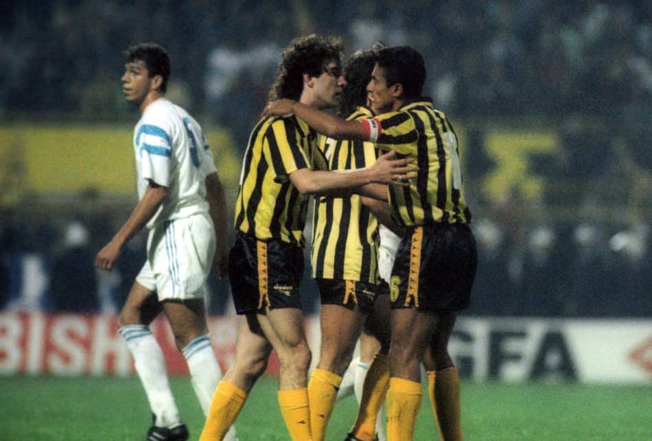 Σαν σήμερα το 1989: Η ΑΕΚ έφτασε κοντά στην πρόκριση κόντρα στην Μαρσέιγ… αλλά ήρθε αντιμέτωπη με τον αποκλεισμό για έναν χρόνο από την Ευρώπη (VIDEO)