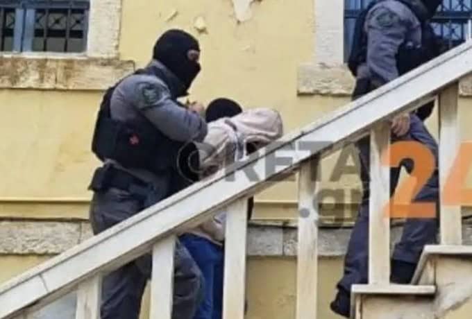 Κρήτη: Στον ανακριτή με αλεξίσφαιρο γιλέκο ο 23χρονος που δολοφόνησε 52χρονο