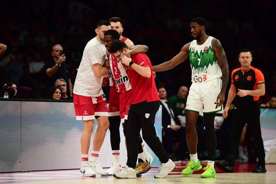 «Δεν είναι δυνατόν, δεν είναι δυνατόν»: Δεν μπορούσε να πιστέψει ο Γάλλος σπίκερ τον τραυματισμό του Κίναν Έβανς