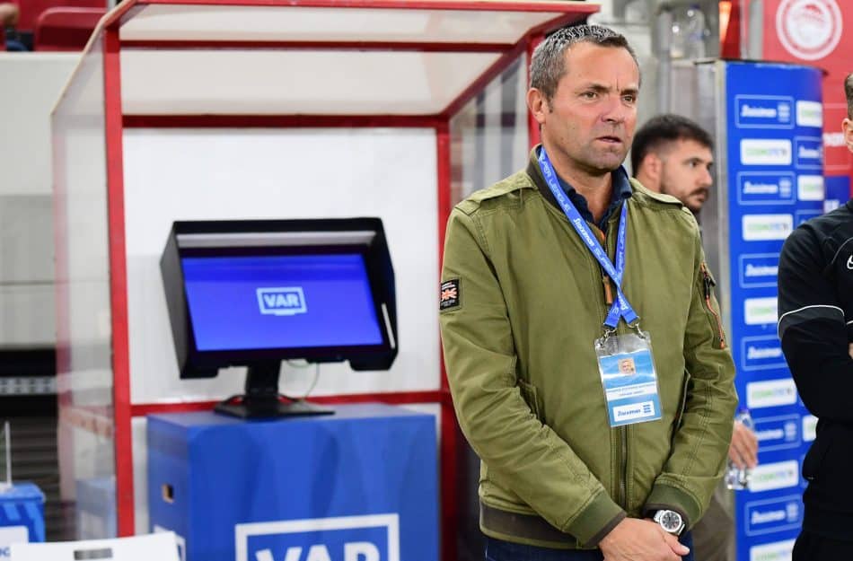 Θα βόλευαν ίσως, τρεις ανακοινώσεις και έξω από την πόρτα