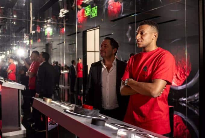 Σάλος με Εμπαπέ: Έπαιζε πάντελ στο Ντουμπάι πριν το ματς με τον Ολυμπιακό