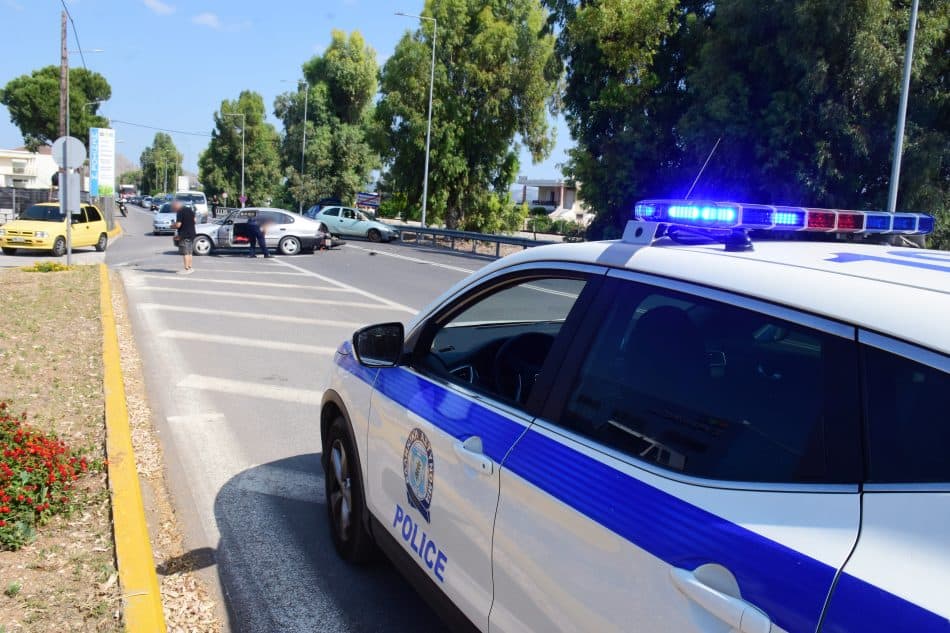 Πειραιάς: Ανήλικοι εντοπίστηκαν να πίνουν αλκοόλ σε μπαρ – Συνελήφθη ο υπεύθυνος