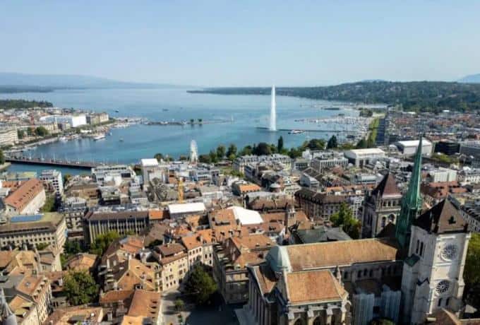 Συντριπτικό «όχι» των Ελβετών στη φορολόγηση των πλουσίων