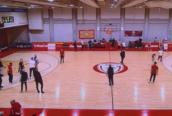 Η Αστυνομική Διεύθυνση Πειραιά: «Προσωρινή είσοδος για πανό» αντί για εισβολή στο ΣΕΦ