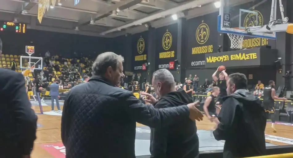 Ο Μάκης Αγγελόπουλος δίπλα στην ΑΕΚ στο Μαρούσι (ΦΩΤΟ)