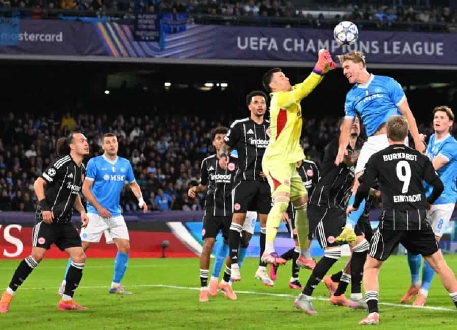 Νάπολι και Άιντραχτ παρέμειναν στο 0-0