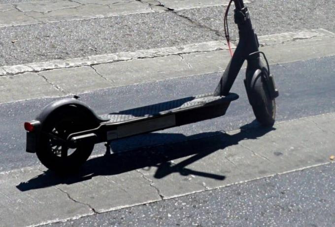 Χαλκίδα: Τροχαίο ατύχημα με ηλεκτρικό πατίνι – Ο οδηγός μιλούσε στο τηλέφωνο