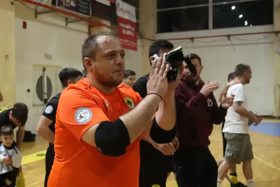 ΑΕΚ: Η ανδρική ομάδα Futsal τιμάει τον κορυφαίο Δημήτρη Θεοφίλου