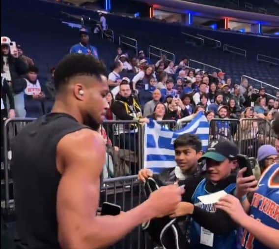 Οπαδός της ΑΕΚ είδε τον αγώνα των Μπακς κόντρα στους Νικς