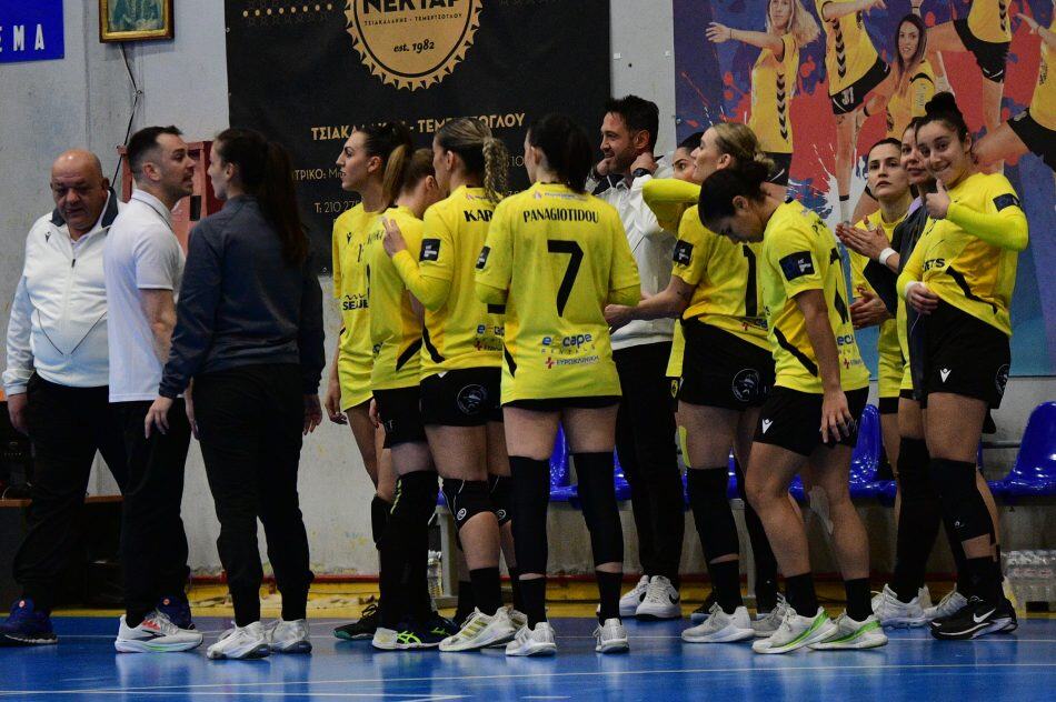 Παπαδόπουλος: «Περήφανος για τις παίκτριες μου»