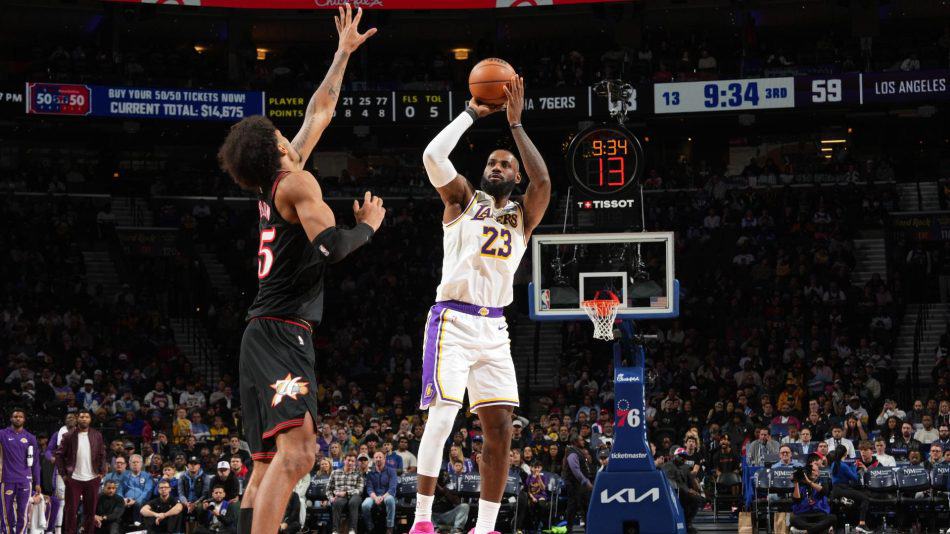 Ρεσιτάλ Λέικερς με 60αρα των Ντόνσιτς-Λεμπρόν στην νίκη (112-108) επί των Σίξερς