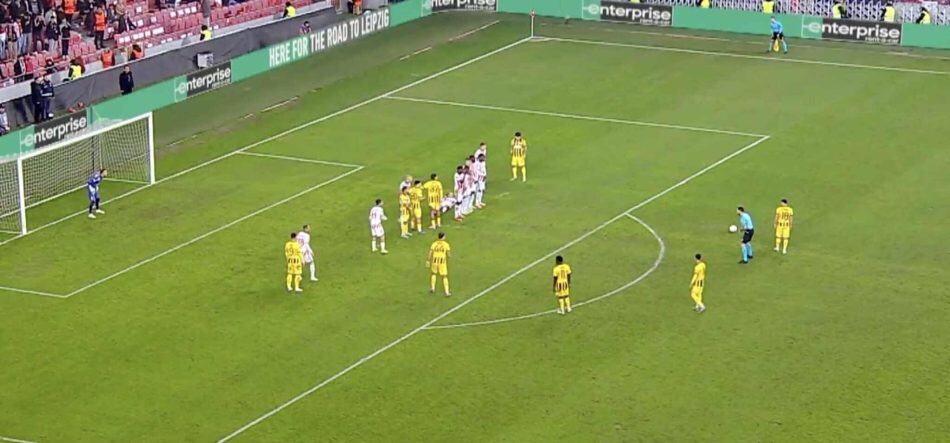 Τι έβαλες ρε παικταρά! Ασύλληπτη φαουλάρα του Μαρίν για το 1-1 της ΑΕΚ στη Σαμψούντα!