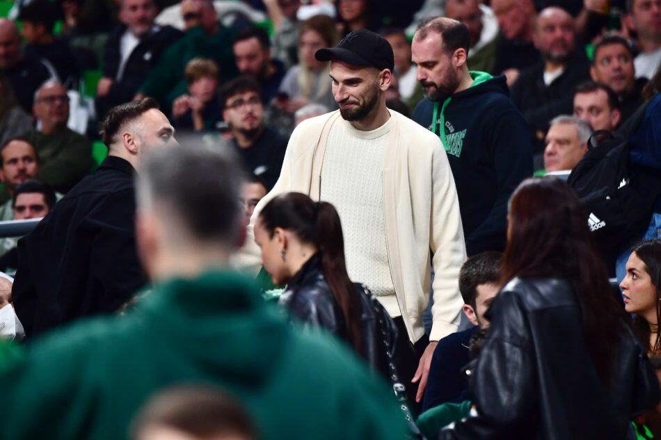 Ο Σίμος Μήτογλου στο ΟΑΚΑ για τον μπασκετικό Παναθηναϊκό (ΦΩΤΟ)