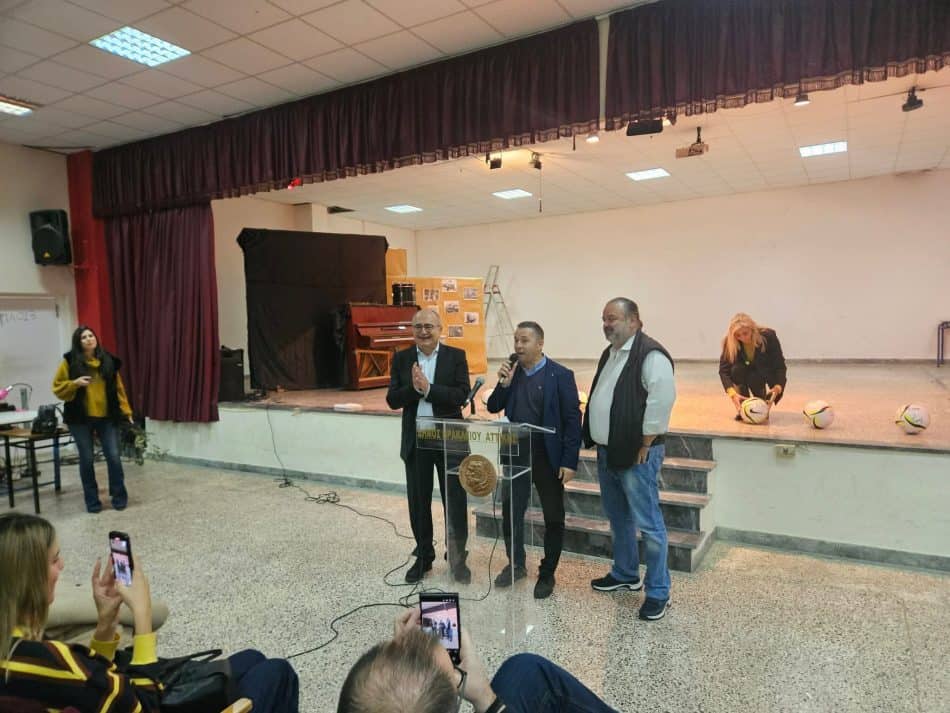Ο Μάριος Ηλιόπουλος επισκέφθηκε το 1ο Γυμνάσιο Ηρακλείου Αττικής (ΦΩΤΟ)