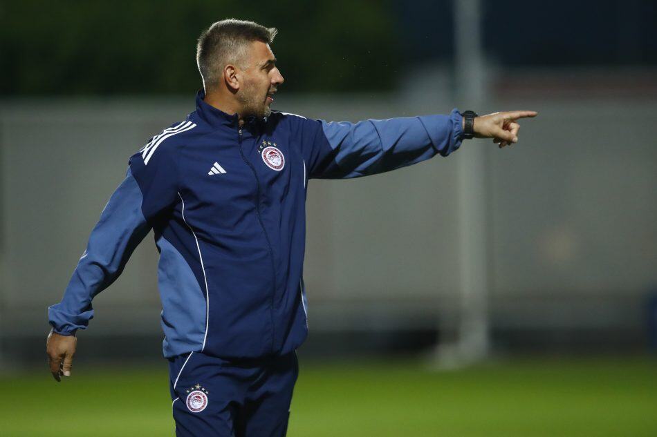 Στον πάγκο του Ολυμπιακού Β ο Γιώργος Σίμος για τον αγώνα με τον Πανιώνιο