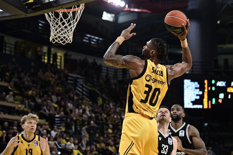 H Μακάμπι αποσύρθηκε από την υπόθεση Κρις Σίλβα