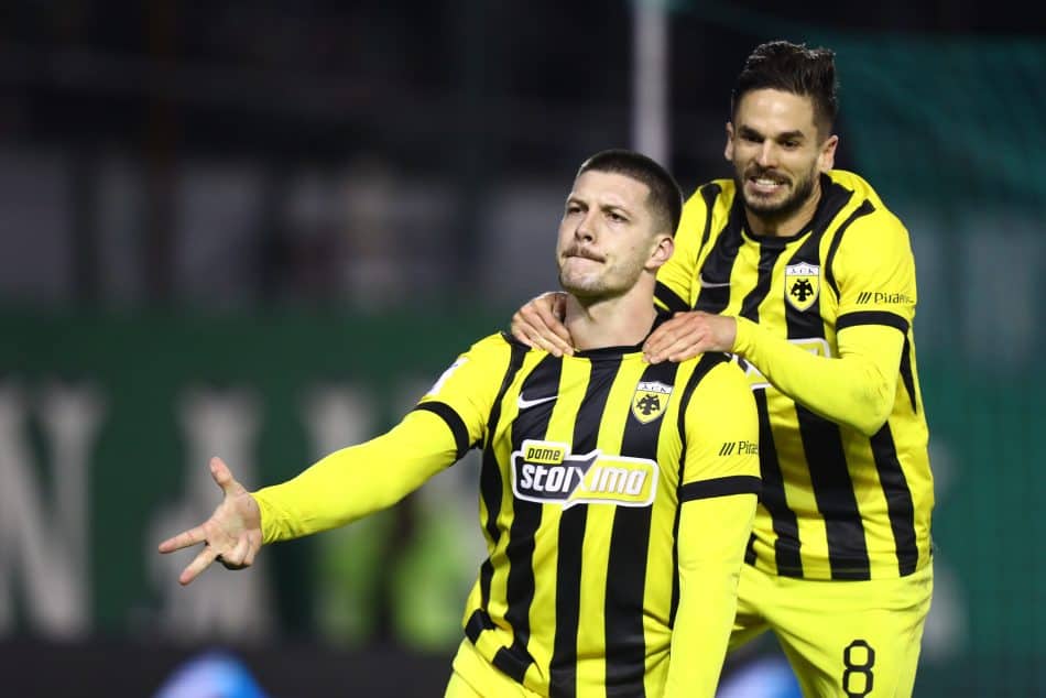 Η ΑΕΚ αντέχει κόντρα σε όλους