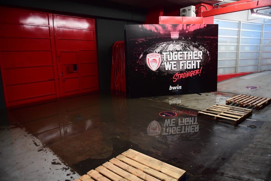 Πλημμύρισε το ΣΕΦ από την καταρρακτώδη βροχή (ΦΩΤΟ)