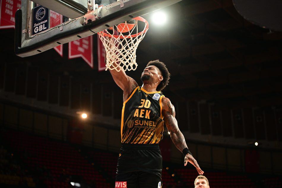 «Μακάμπι, Μπαρτσελόνα, Φενέρ για Κρίς Σίλβα!»