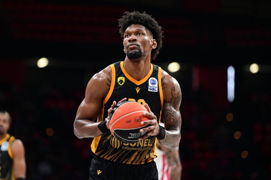 Επαφή του Ολυμπιακού με τον Κρις Σίλβα!