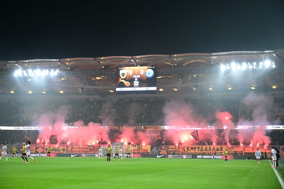 Κοινό σύνθημα οπαδών της ΑΕΚ και του Ατρομήτου για τα Τέμπη στο 57ο λεπτό (VIDEO)