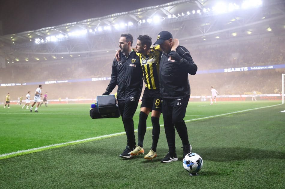 Μεγάλη ανησυχία για Γκατσίνοβιτς στην ΑΕΚ – Αποχώρησε με φορείο!