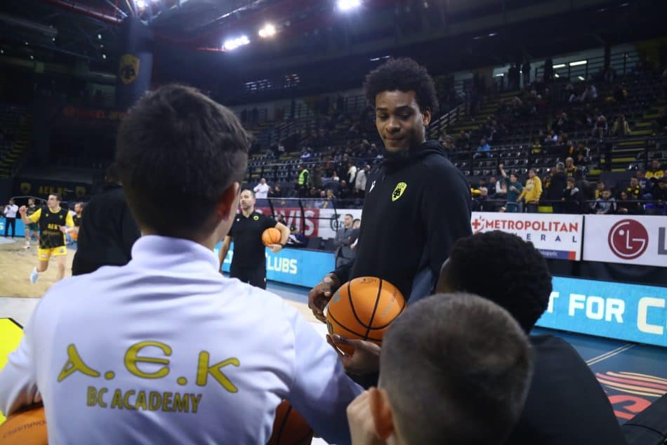 Γιατί ο Γκρεγκ Μπράουν δεν έχει κάνει ακόμα ντεμπούτο με την ΑΕΚ