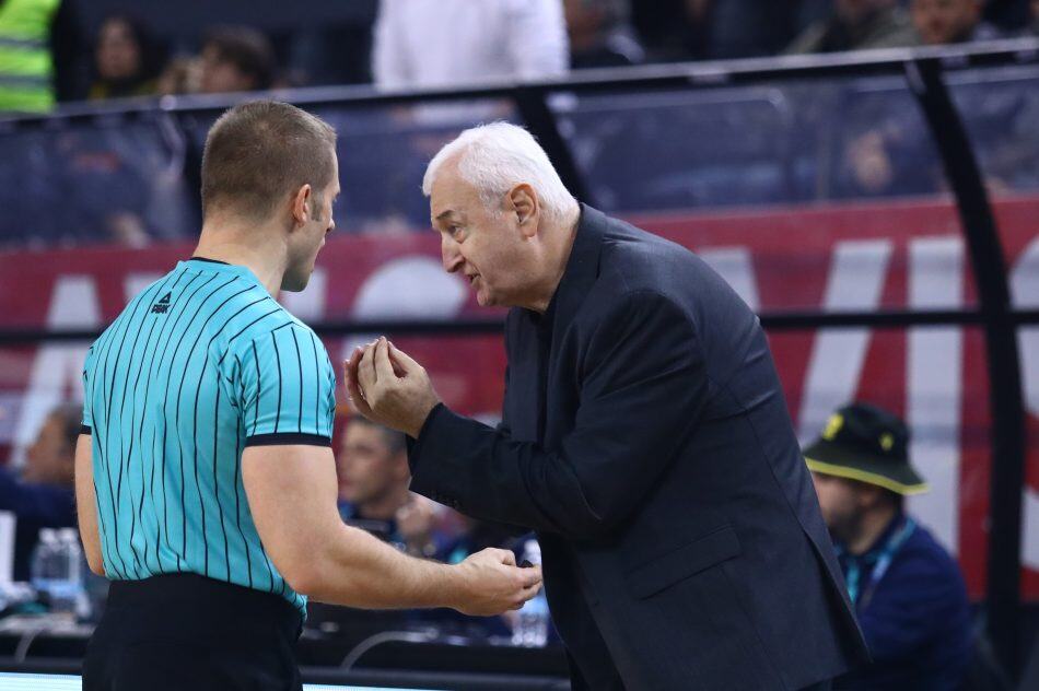 Μηδέν σεβασμός: Οι διαιτητές απέβαλαν με δύο τεχνικές ποινές τον Ντράγκαν Σάκοτα!